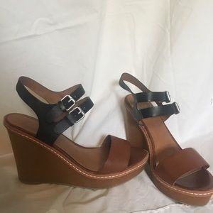 DV strappy wedges